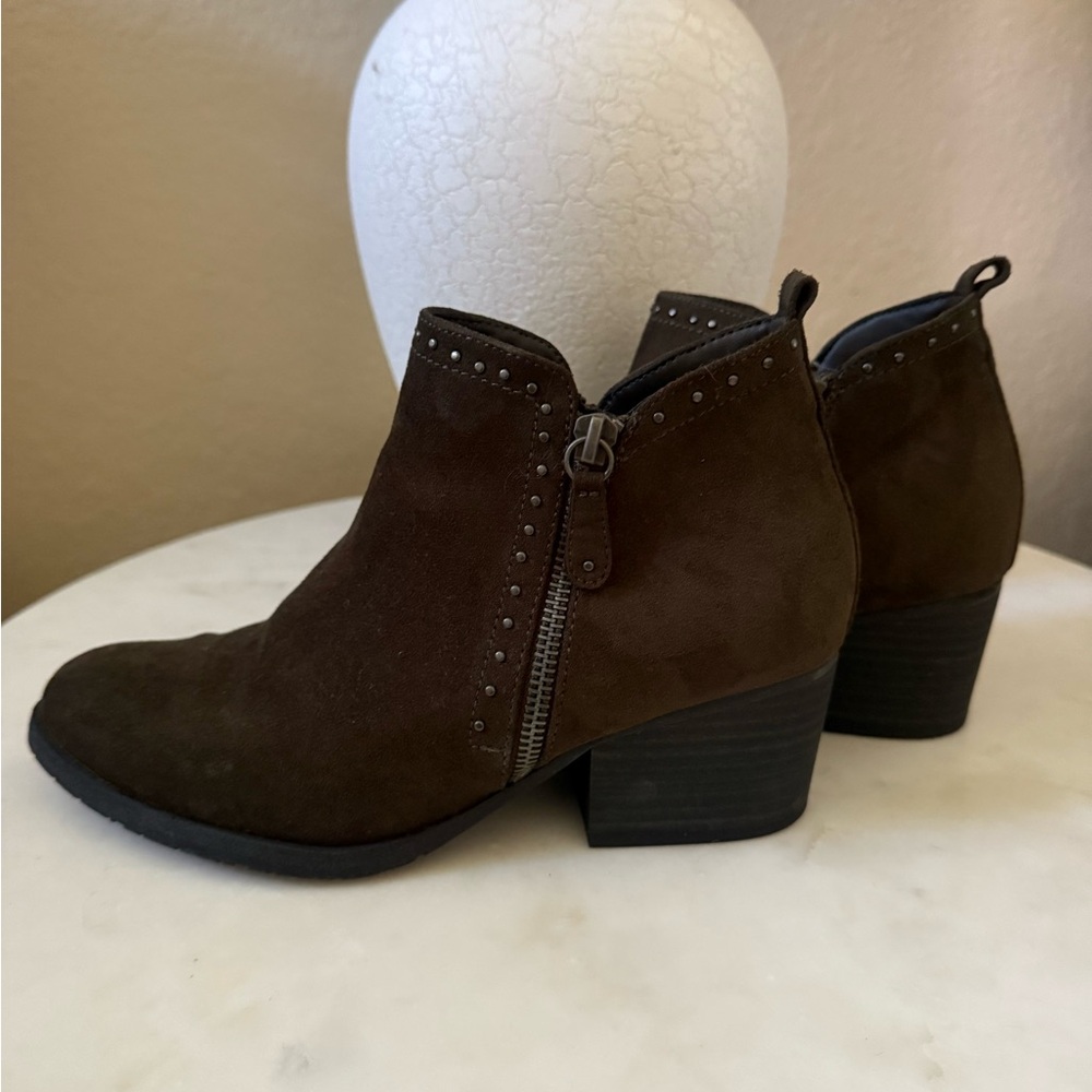 Sonoma Brown Ankle Boots with Side Zipper